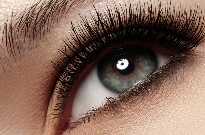 Retten Sie Ihre Mascara. Wie Können Sie Die Haltbarkeit Der Tusche Verlängern Und Wie Können Sie Eine Eingetrocknete Mascara Retten?
